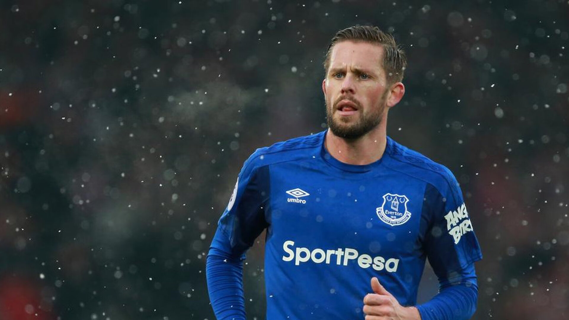 欧冠焦点战:哈兰德和福登搭档精彩,曼城4-1大胜,哈兰德穿曼城球衣